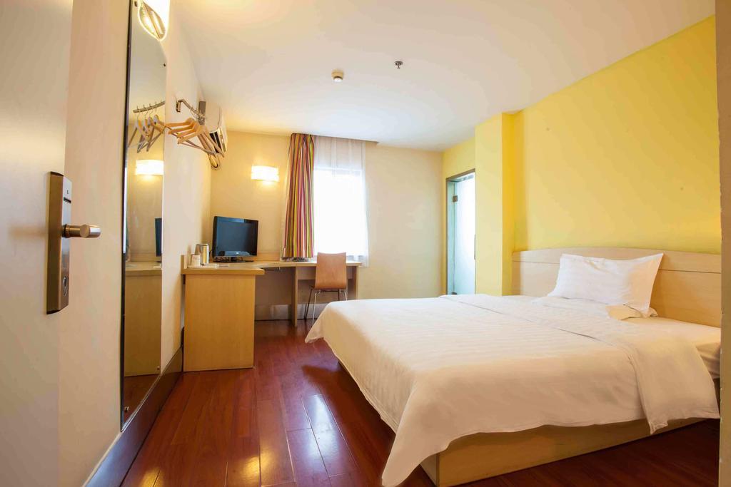 7Days Inn Haikou Hong Kong City Room photo